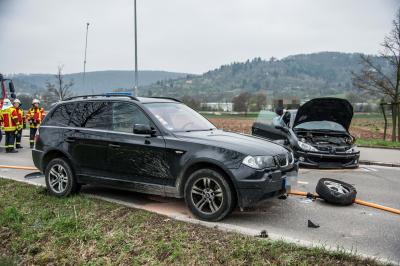 Remshalden: Peugeot geraet in den Gegenverkehr und kollidiert mit zwei Pkws - Mehrere Verletzte